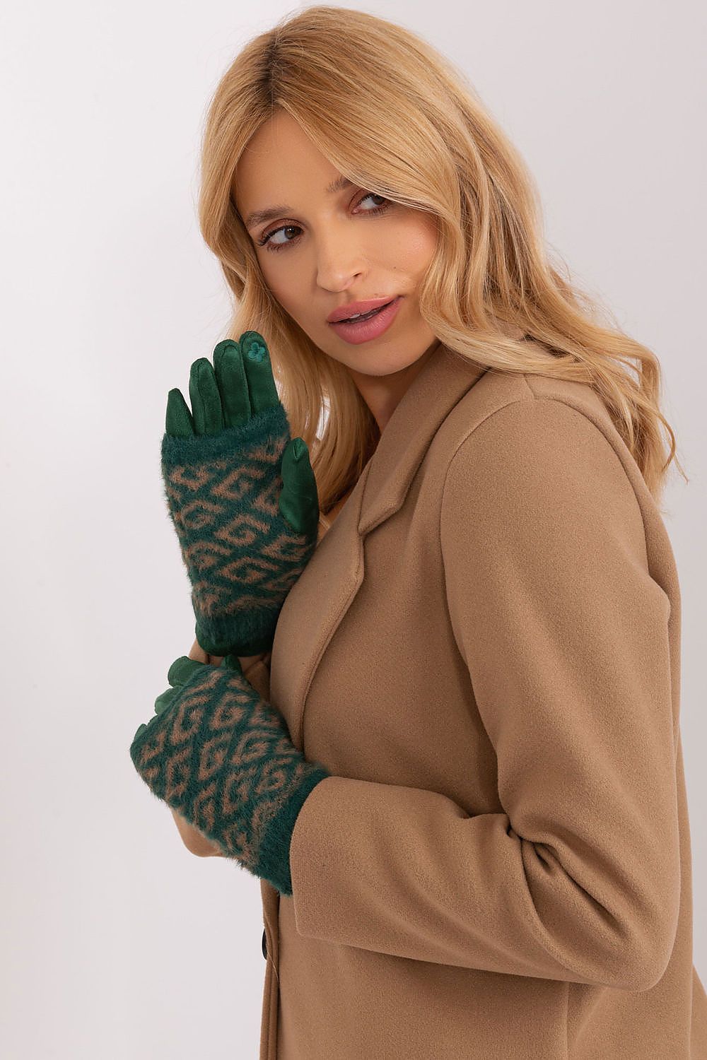  Gloves model 190807 AT 