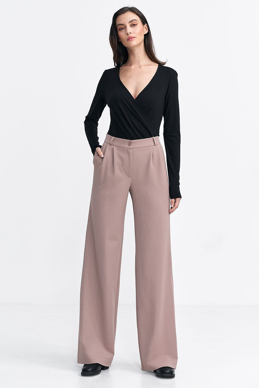  Trousers model 200388 Nife 