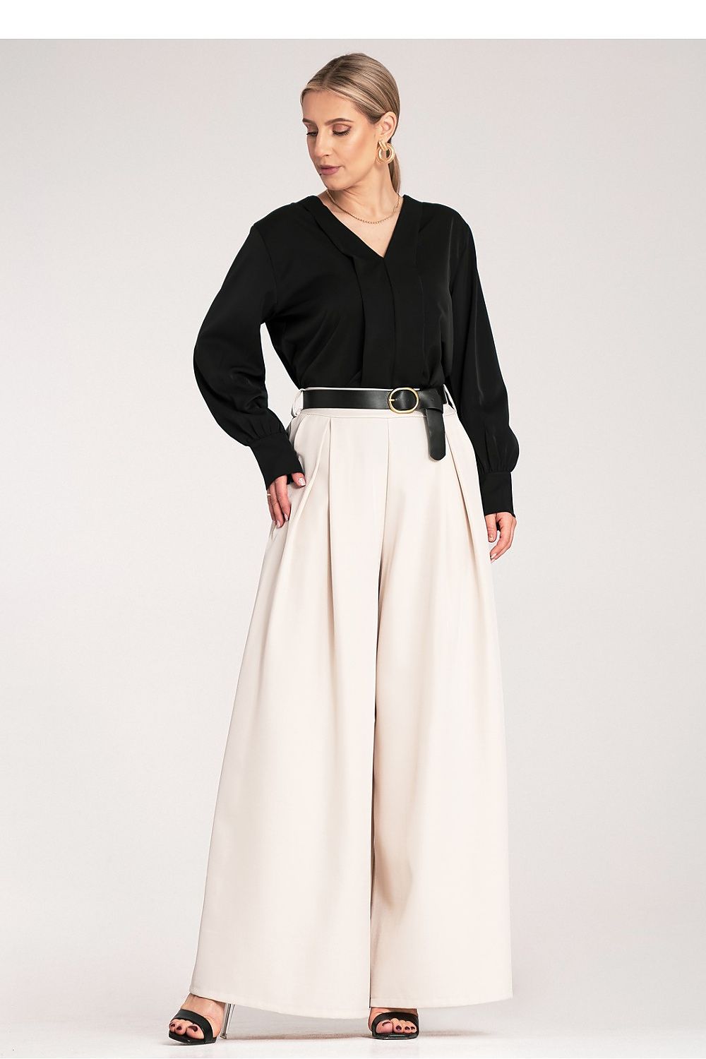  Women trousers model 214927 Figl 