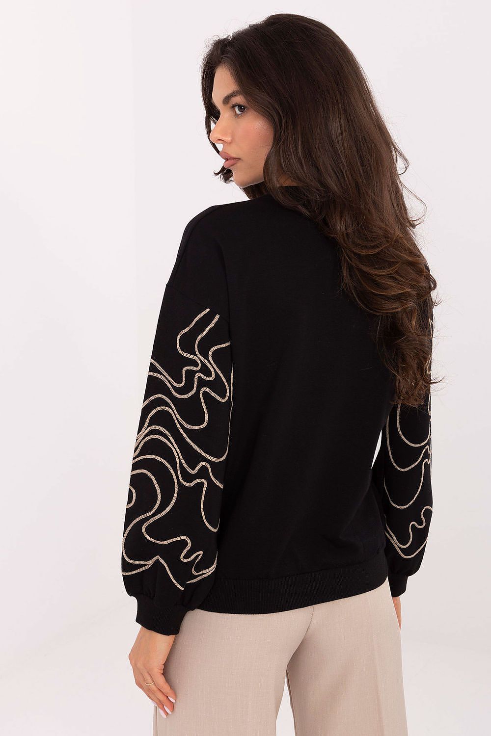  Sweatshirt model 218382 Relevance 