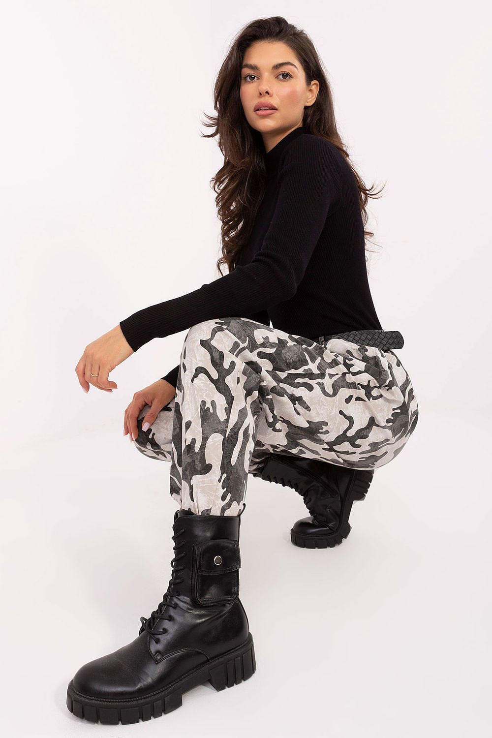  Women trousers model 218437 Italy Moda 