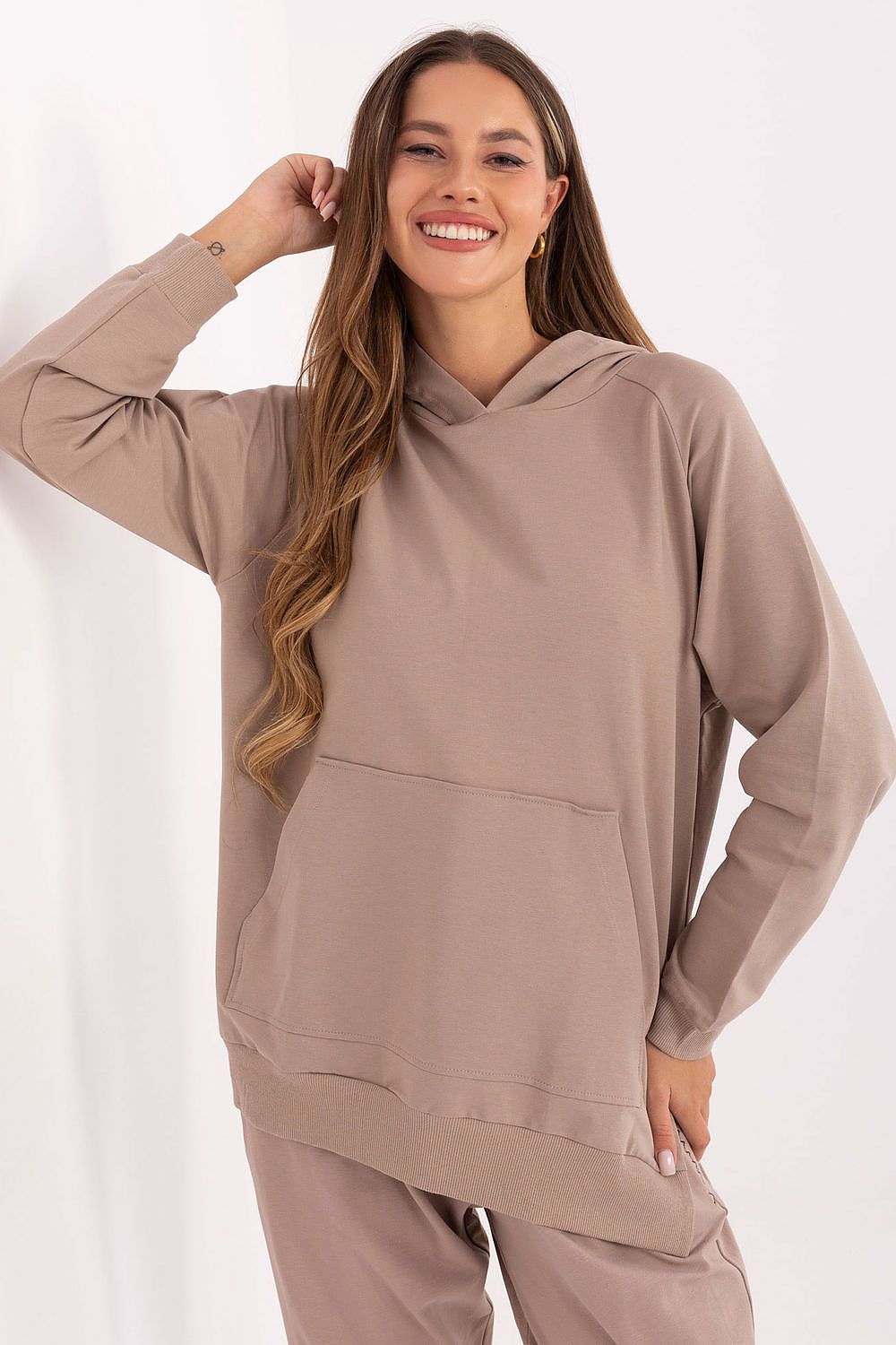 Sweatshirt model 218621 Relevance 